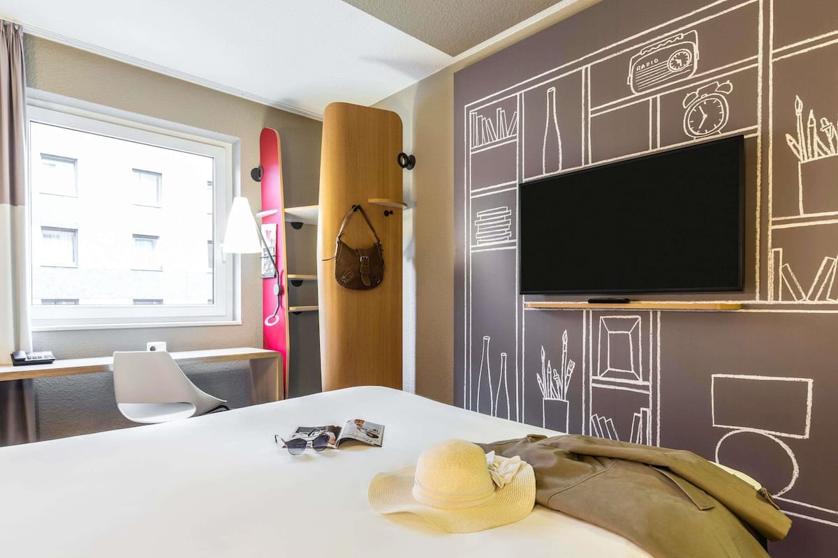 Hypo-allergenic bedding, pillowtop beds, in-room safe, desk