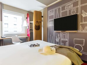 Hypo-allergenic bedding, pillowtop beds, in-room safe, desk