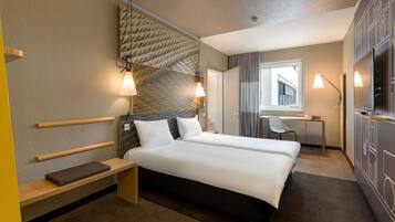 Phòng Tiêu chuẩn, 2 giường đơn, phù hợp cho người khuyết tật (Barrier Free) | Bộ đồ giường kháng dị ứng, nệm có lớp đệm bông, két bảo mật tại phòng