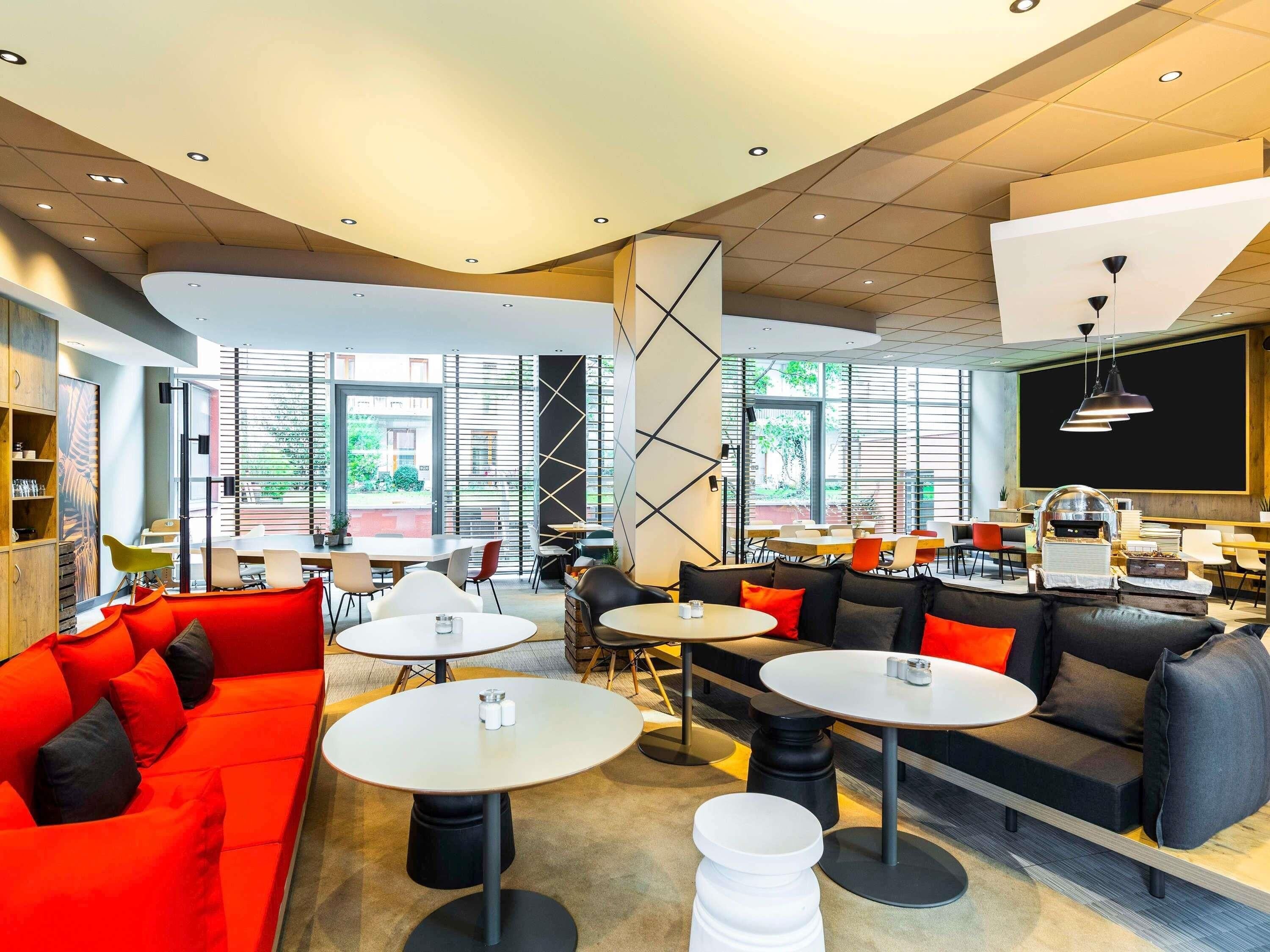 朝食 (コンチネンタル ブレックファスト)、毎日提供 (1 名様 19 EUR)