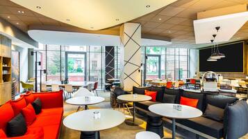 Daily continental breakfast (EUR 19 per person)