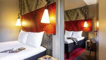 Doppelzimmer, 2 Doppelbetten | Allergikerbettwaren, Pillowtop-Betten, Zimmersafe, Schreibtisch