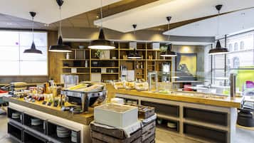 Daily continental breakfast (EUR 19 per person)