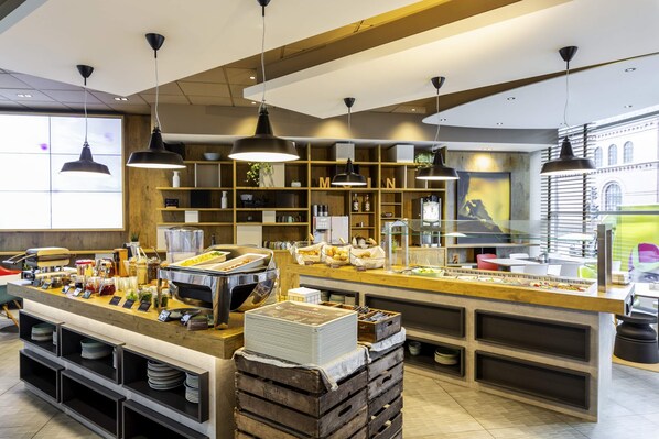 Se ofrece un desayuno continental (19 EUR por persona)