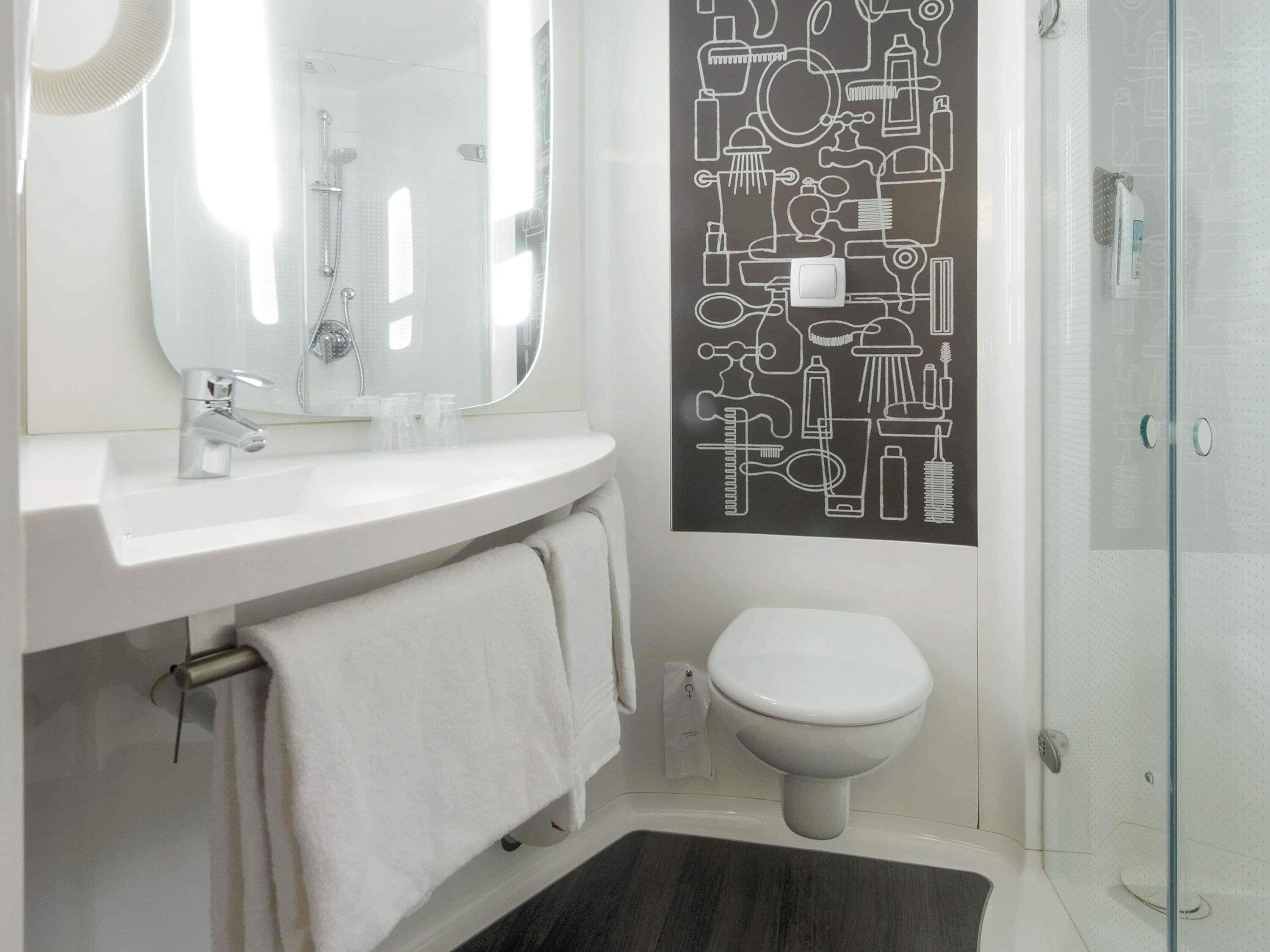 低過敏寢具、舒適加層、客房內保險箱、書桌