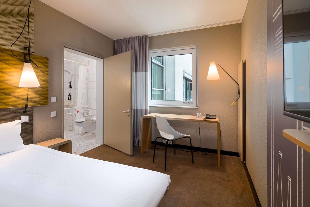 Literie hypoallergénique, surmatelas, coffres-forts dans les chambres