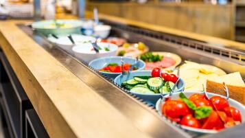 Tägliches kontinentales Frühstück (19 EUR pro Person)