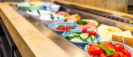 Desayuno continental diario (EUR 19 por persona)