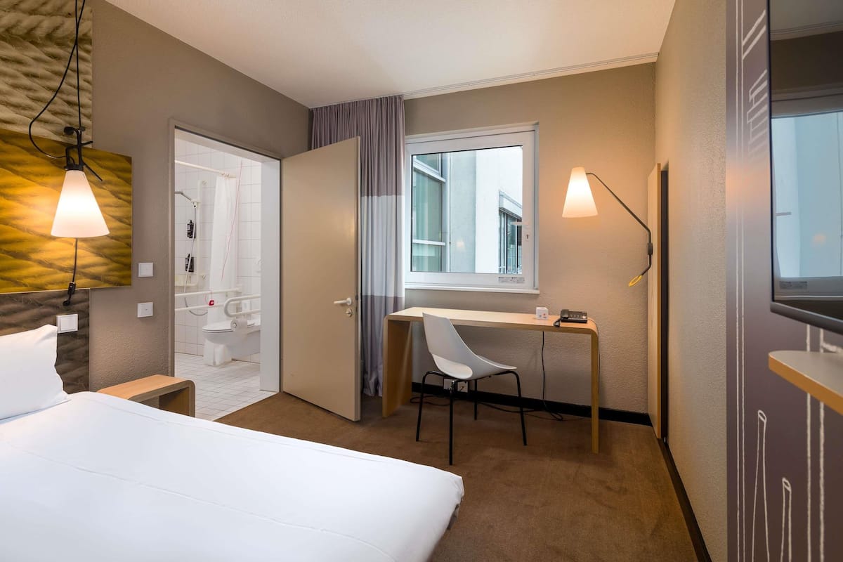 Standardzimmer, 2 Einzelbetten, barrierefrei (Barrier Free) | Allergikerbettwaren, Pillowtop-Betten, Zimmersafe, Schreibtisch