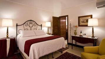 1 Schlafzimmer, Minibar, Zimmersafe, individuell eingerichtet