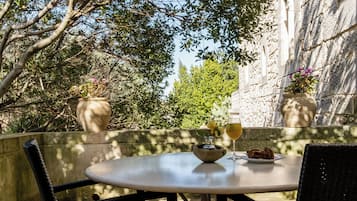 Deluxe Double Room | Terrace/patio