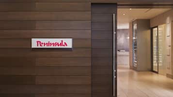 2 restaurantes; se sirve desayuno, almuerzo y cena; cocina japonesa