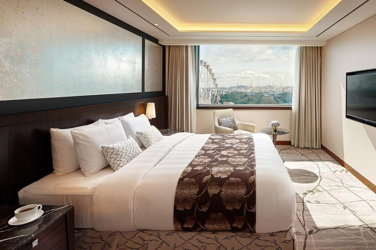 Down comforters, minibar, in-room safe, desk