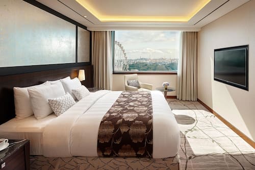Down comforters, minibar, in-room safe, desk