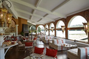 Daily buffet breakfast for a fee