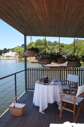 Lodge | Lake view