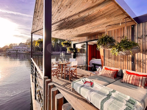 Brindos, Lac & Château