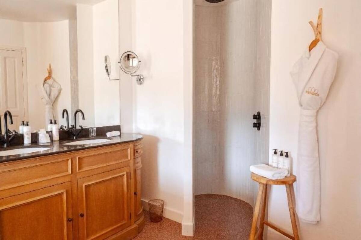 Bathroom | Free toiletries, hair dryer, bathrobes, slippers