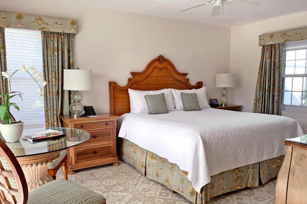 1 bedroom, premium bedding, down comforters, pillowtop beds