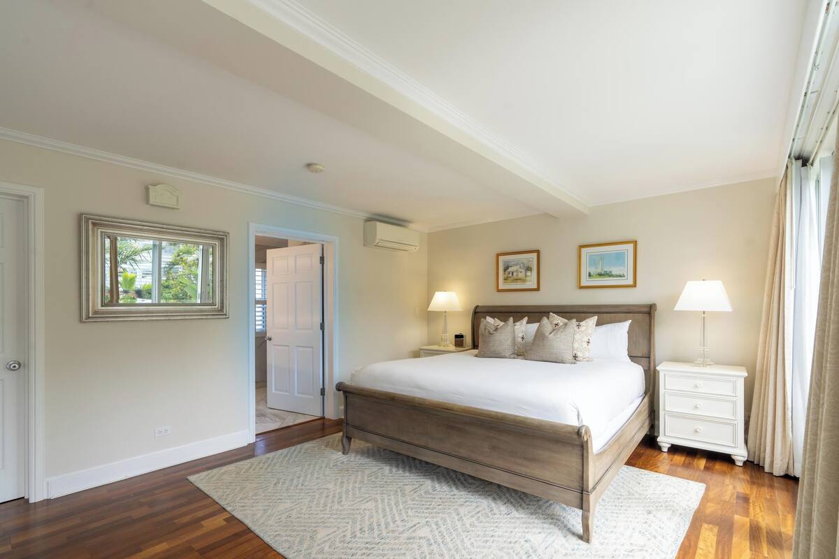 Suite | Premium bedding, down comforters, pillowtop beds, in-room safe