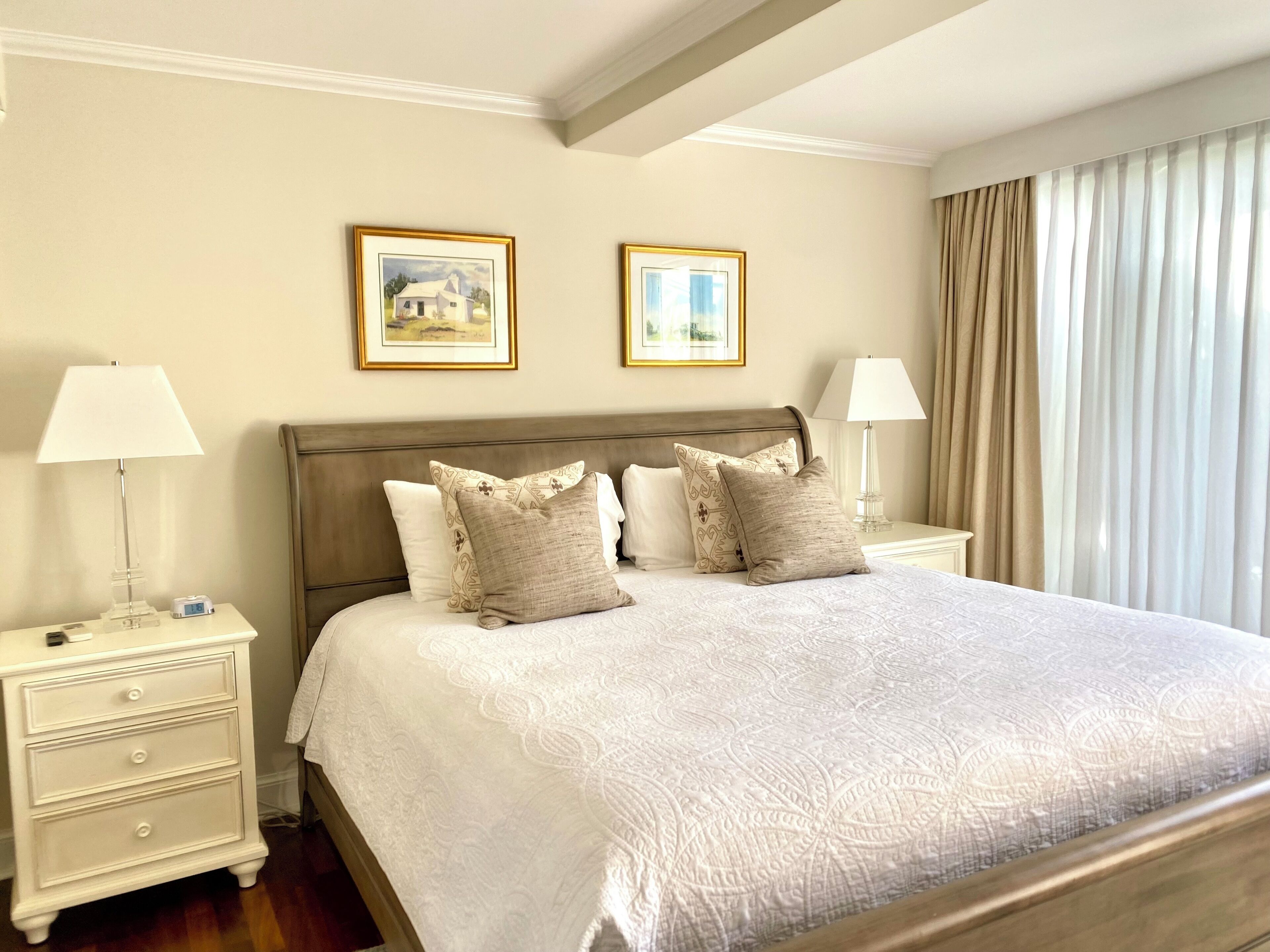 Hochwertige Bettwaren, Daunenbettdecken, Pillowtop-Betten, Zimmersafe