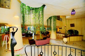 Coin salon dans le hall