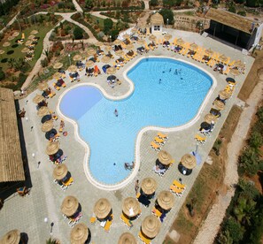 Inomhuspool och utomhuspool