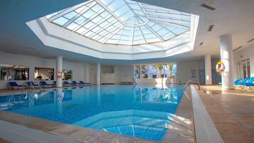 Indoor pool, 2 outdoor pools