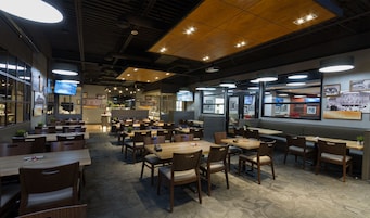 3 restaurantes; se sirve desayuno, almuerzo y cena