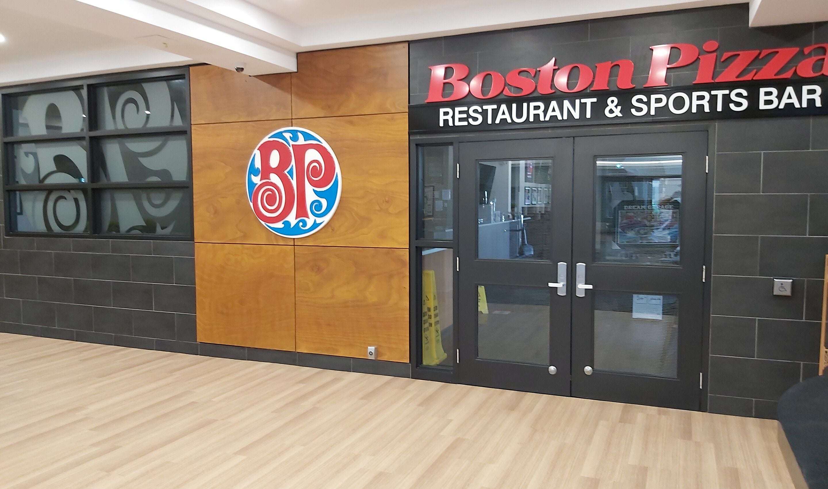 3 restaurants, breakfast served