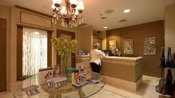 Salas de tratamiento para parejas, sauna y tratamientos corporales