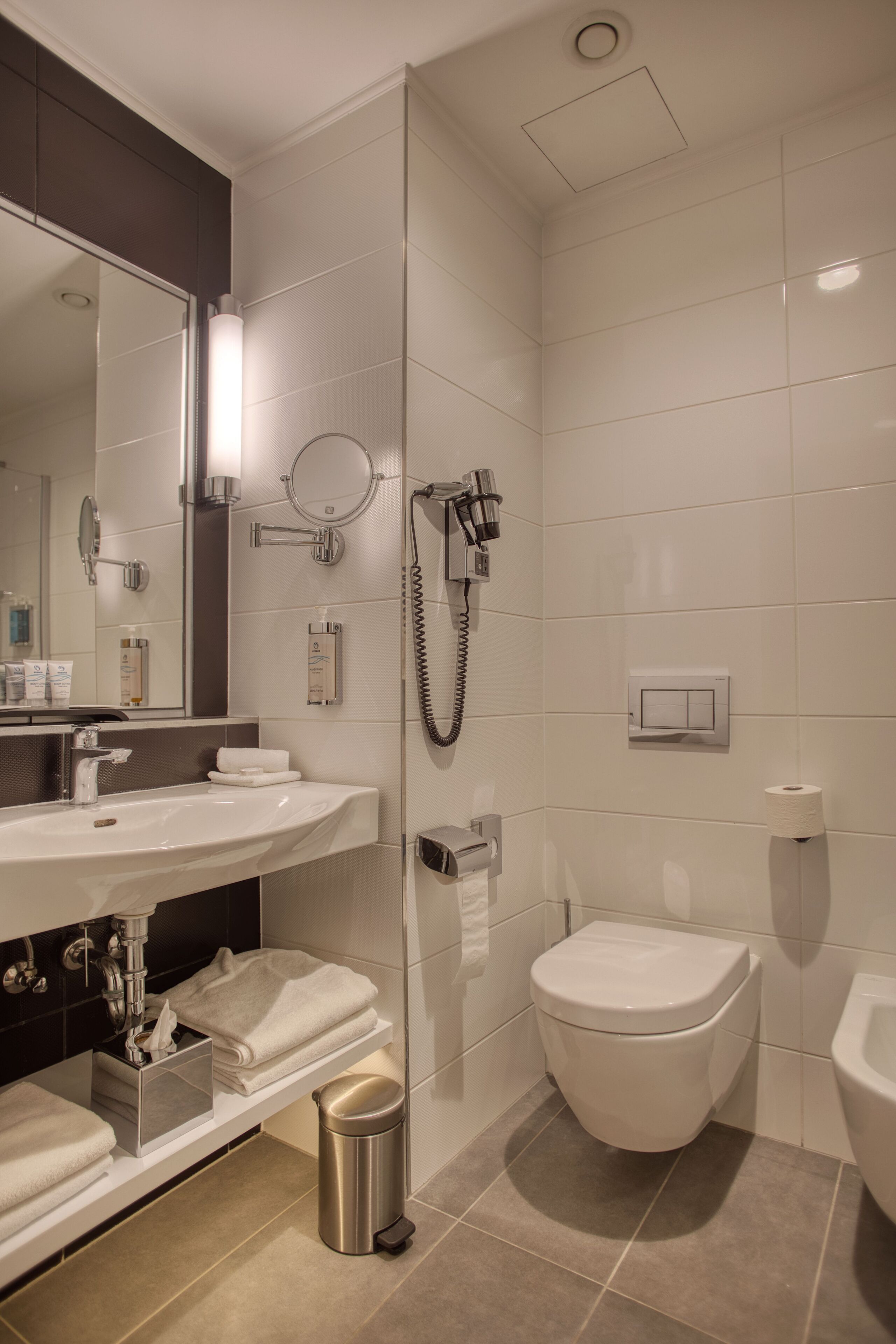 suite with wellness and fitness access | bathroom | free toiletries, hair dryer, bathrobes, slippers