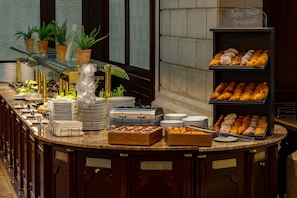 Daily buffet breakfast for a fee
