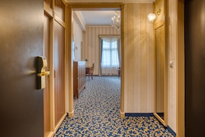 Deluxe Plus Twin Room with Wellness and Fitness Access | 1 bedroom, minibar, in-room safe, desk