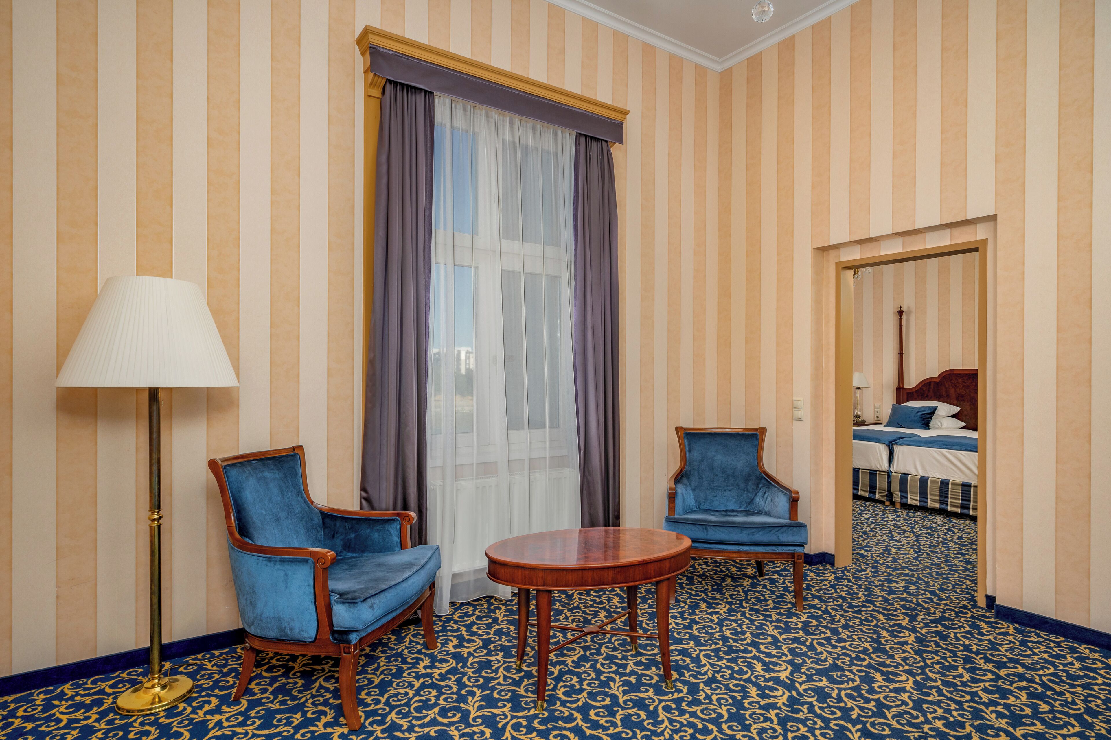 suite with wellness and fitness access | living area | 81-cm flat-screen tv with cable channels, tv