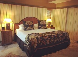 Deluxe Room, 1 King Bed | Premium bedding, in-room safe, individually decorated - Sundy House (Delray Beach)