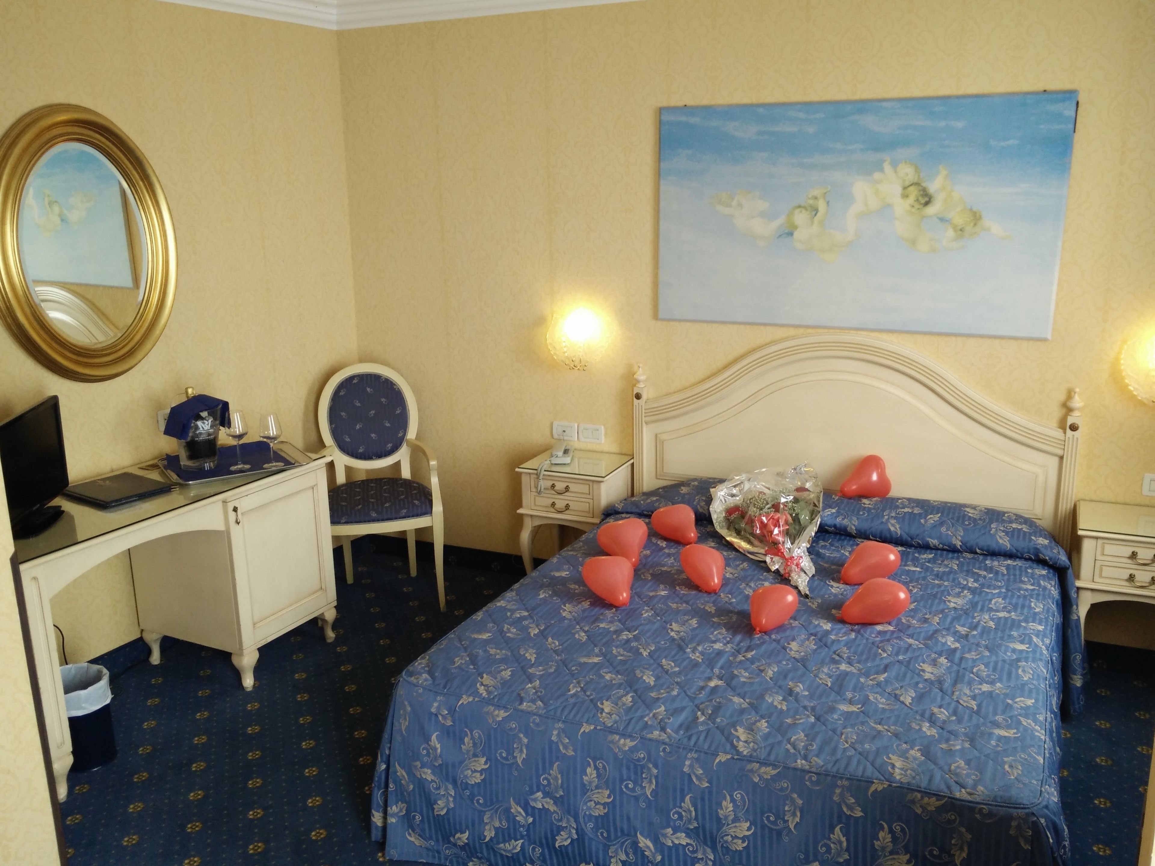 1 bedroom, down duvets, minibar, in-room safe