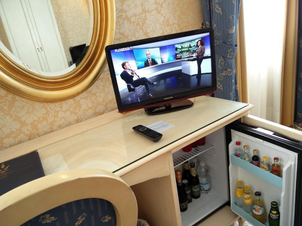 double room, annex building | 1 bedroom, down duvets, minibar, in-room safe