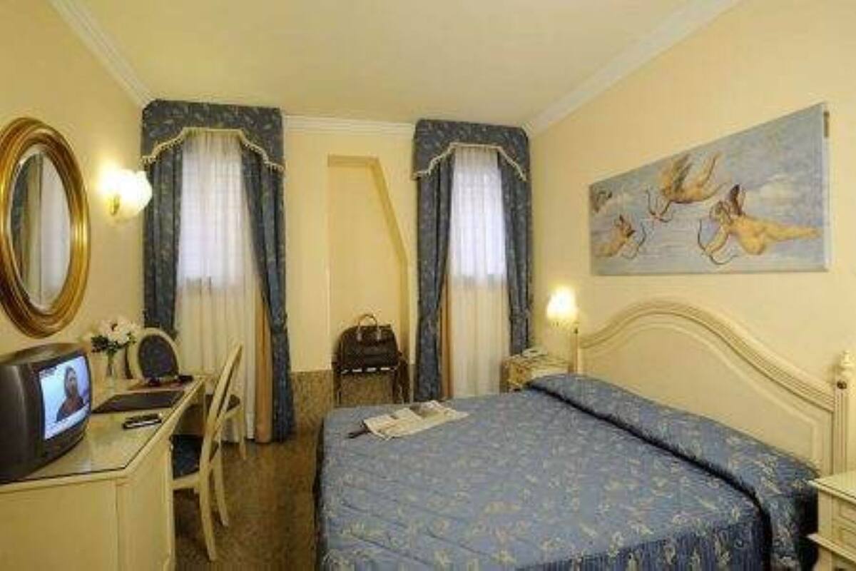 Down comforters, minibar, in-room safe, desk