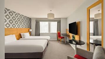 Standard-huone, 2 yhden hengen sänkyä | Allergiatestatut vuodevaatteet, tallelokero huoneessa, työpöytä