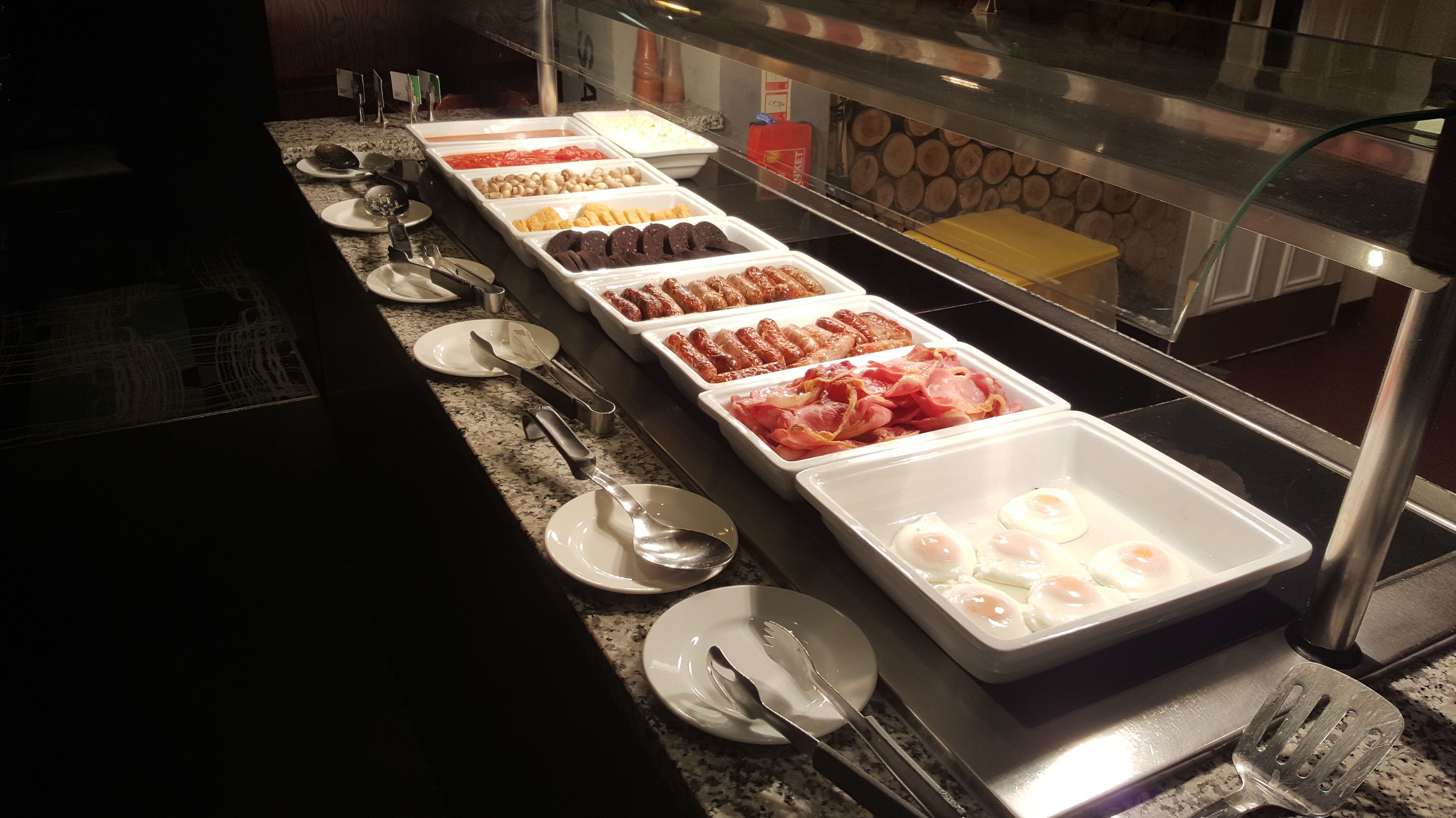 Daily buffet breakfast (GBP 16.95 per person)
