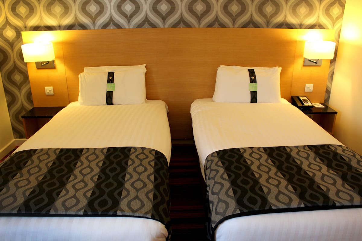 standard room, 2 single beds | 1 bedroom, hypo-allergenic bedding, in-room safe, desk