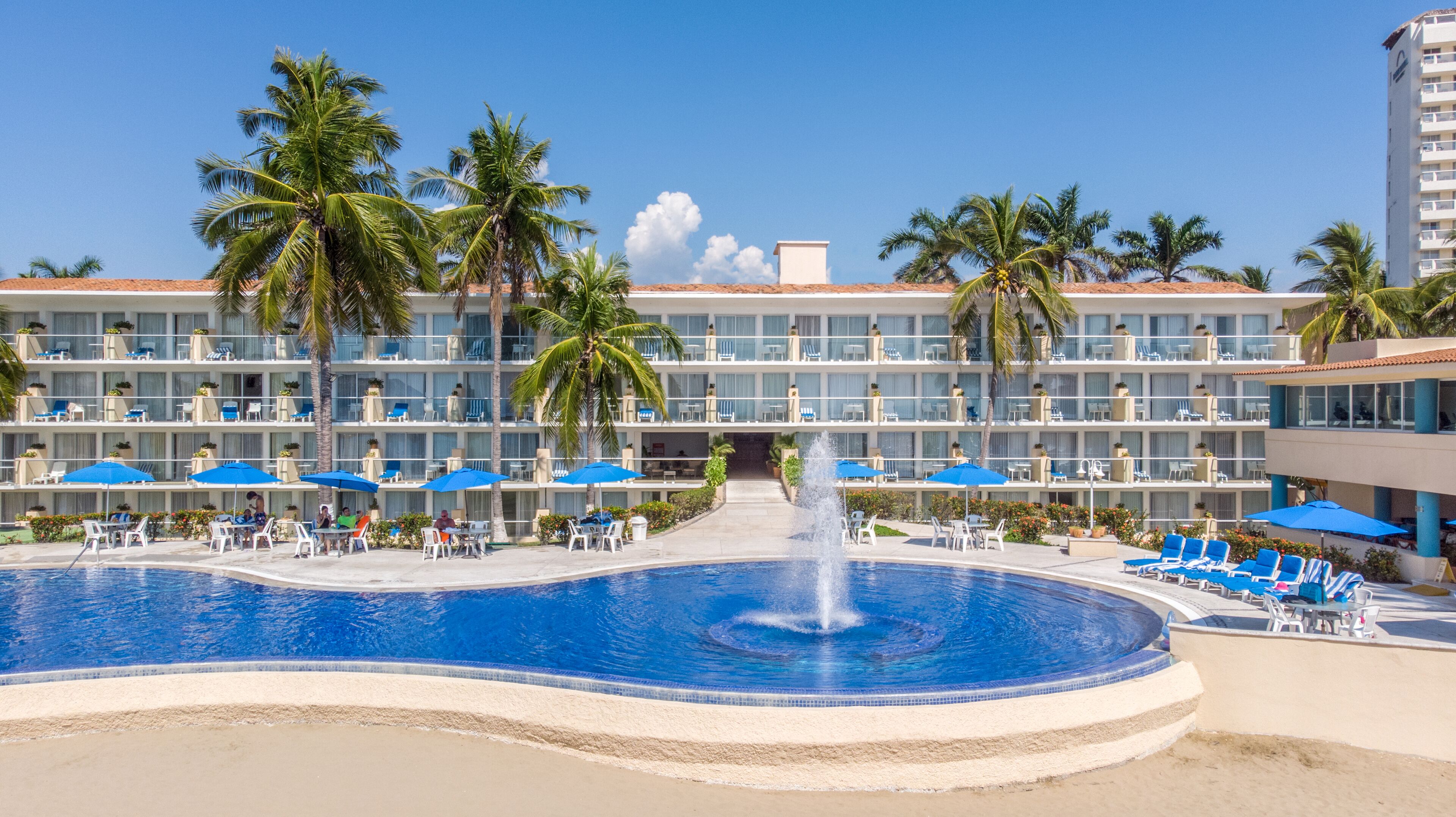 2 outdoor pools, sun loungers