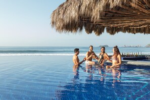 Bar im Pool