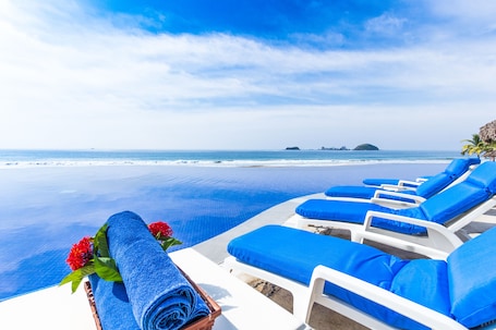 2 piscinas al aire libre, sillones reclinables de piscina