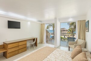 In-room safe, laptop workspace, blackout drapes, iron/ironing board