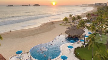 Habitación con Terraza | Caja de seguridad en la habitación y espacio para trabajar con laptop