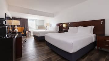 Deluxe-Zimmer, 2 Queen-Betten, Nichtraucher | 1 Schlafzimmer, Pillowtop-Betten, Schreibtisch