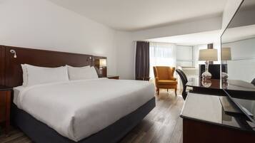 Deluxe kamer, 1 kingsize bed met slaapbank, niet-roken | Pillowtop-bedden, een bureau, een laptopwerkplek