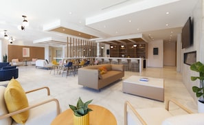 Coin salon dans le hall